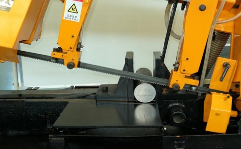 石渠数控带锯床自动送料精度会出现偏差吗？